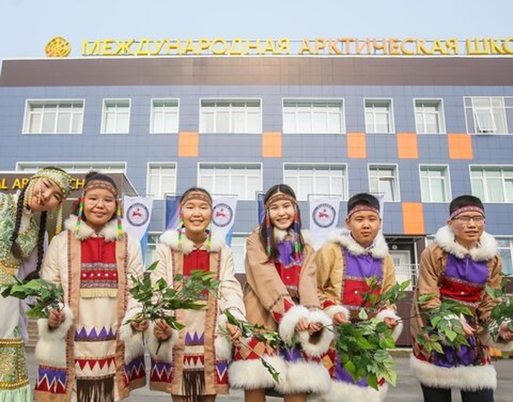 В Якутии традиционным обрядом народа саха открыли Международную Арктическую школу