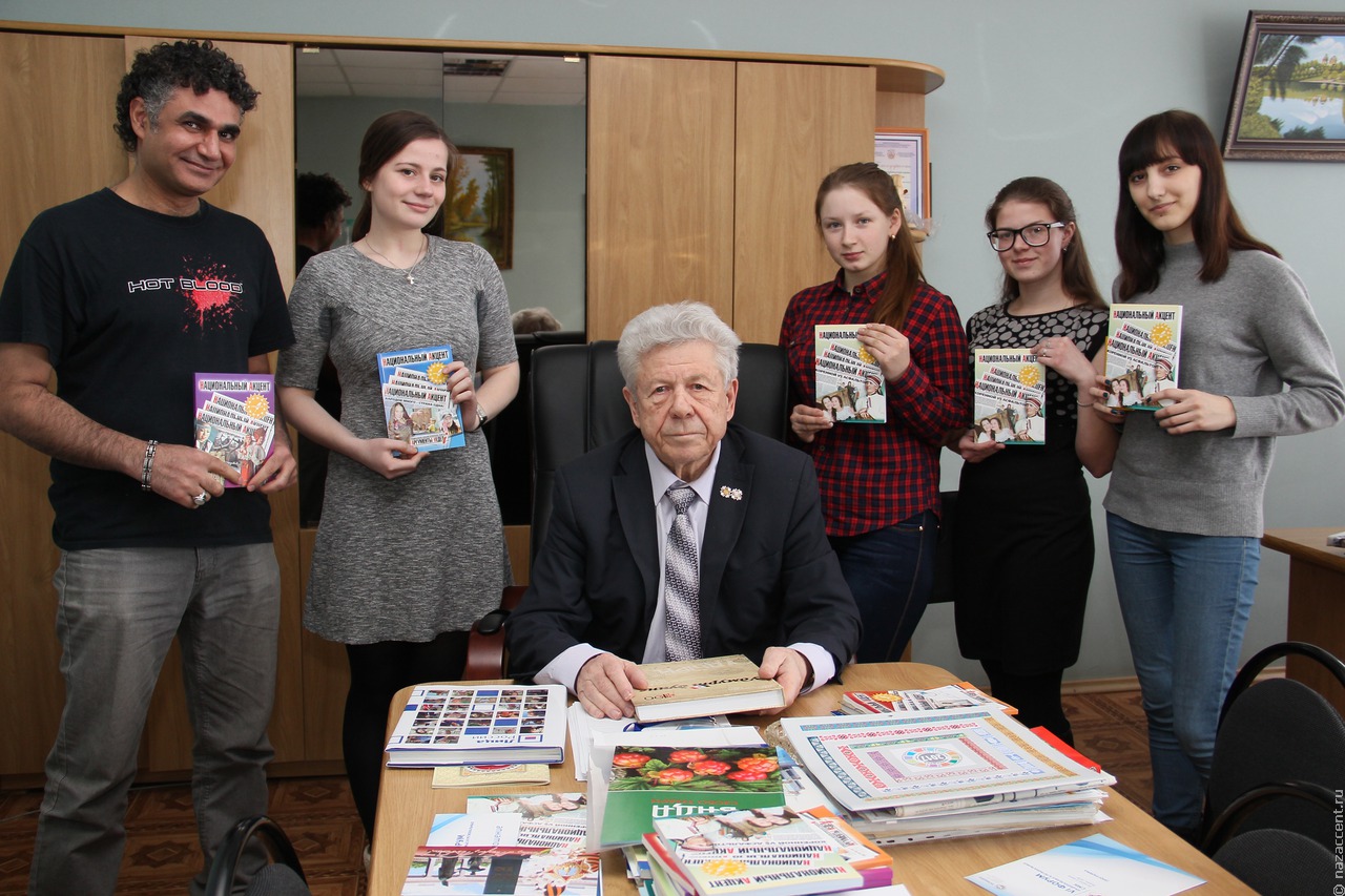 Студенты школы Межэтнической журналистики встретились с профессором Мокшиным