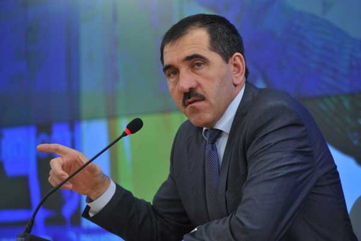 Евкуров потребовал проверить жалобы студенток на запрет ношения хиджаба
