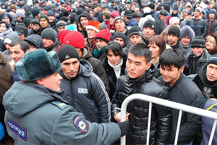 Госдума смягчила закон для мигрантов-нарушителей