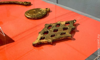 Древности Нового Уренгоя представили на выставке в музее изобразительных искусств