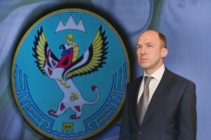 Глава Алтая поздравил жителей с Днем республики
