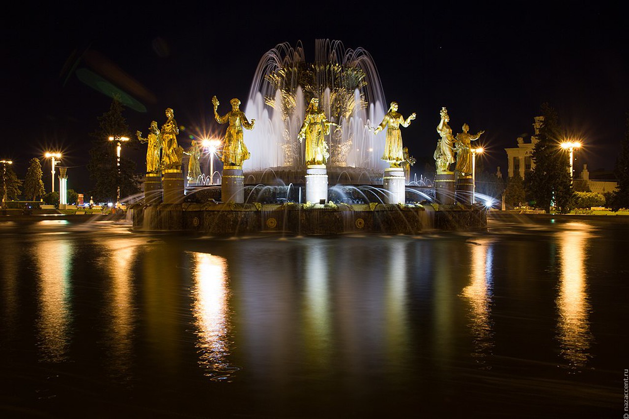 Вальс народов России станцуют у фонтана "Дружба народов" в Москве