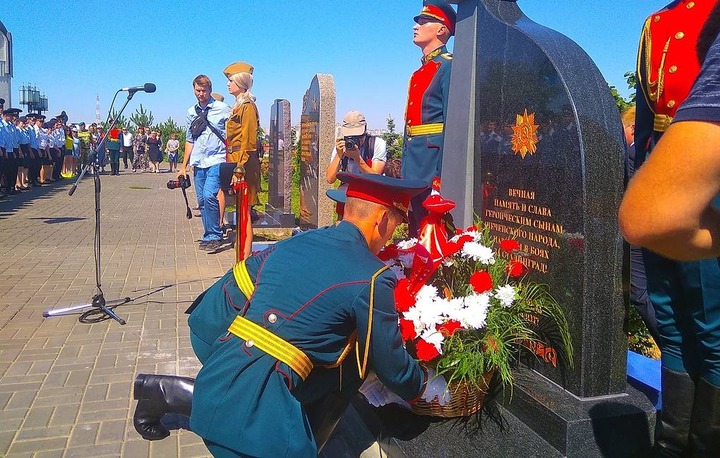 Памятный знак защищавшим Сталинград чеченцам открыли в Волгограде