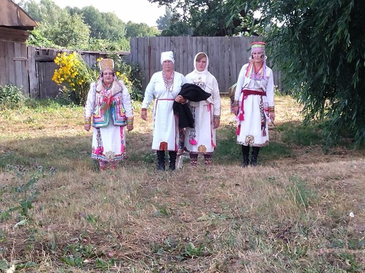     Уникальный "островок" в мордовском мире хранит самобытность