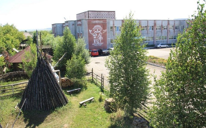 Приехавших в Кемеровскую область поселят в землянках и юртах