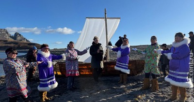 Байдару из моржовых шкур изготовили на Чукотке впервые за четверть века