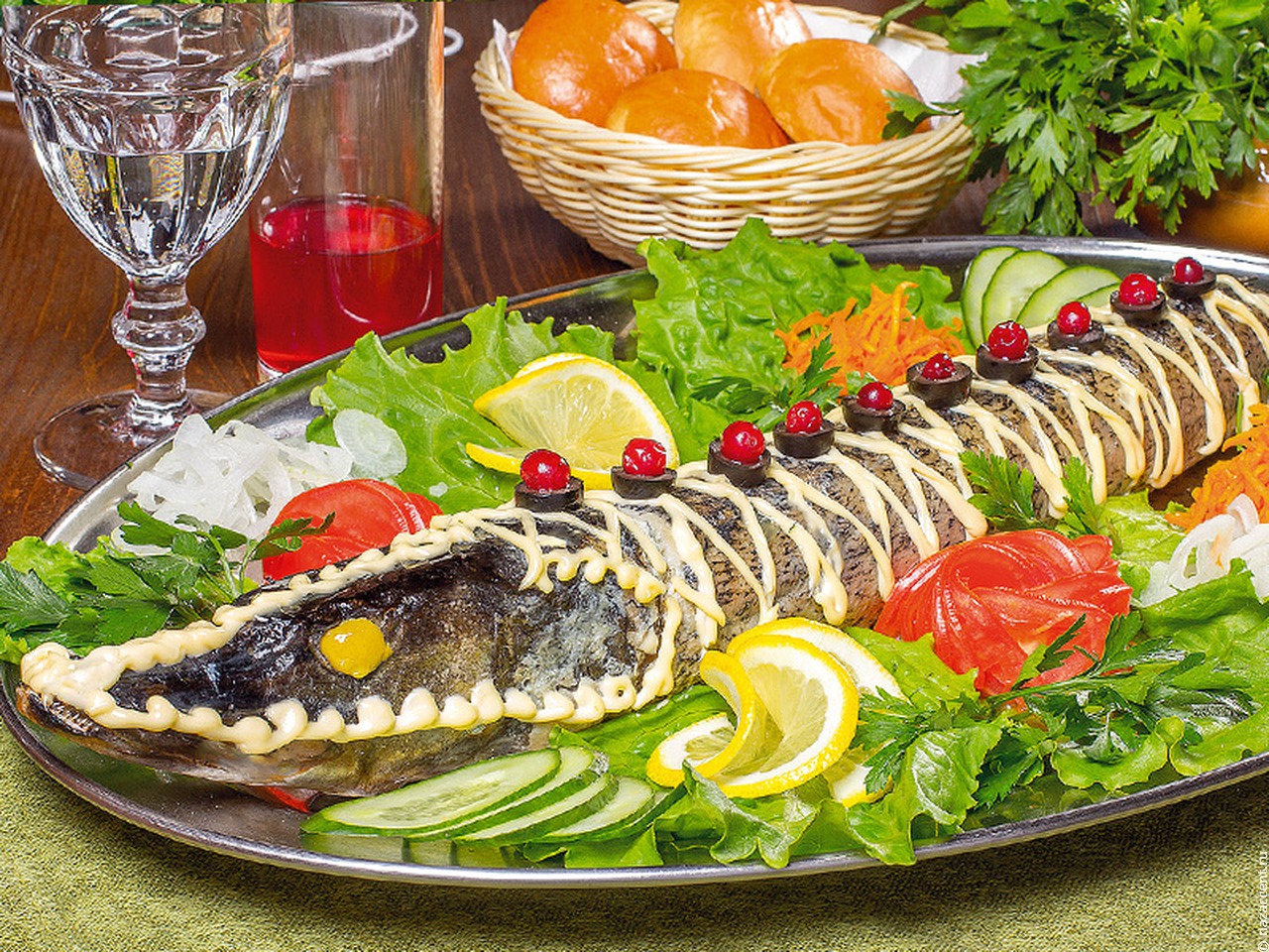 Большой национальный стол