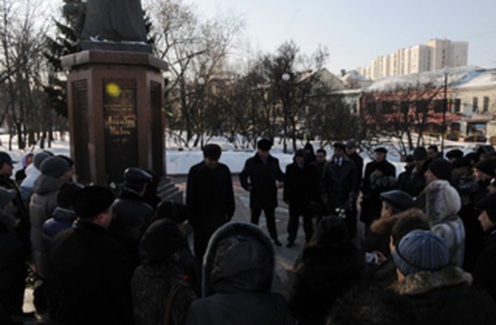 Узбекистанцы готовятся к митингу в Москве
