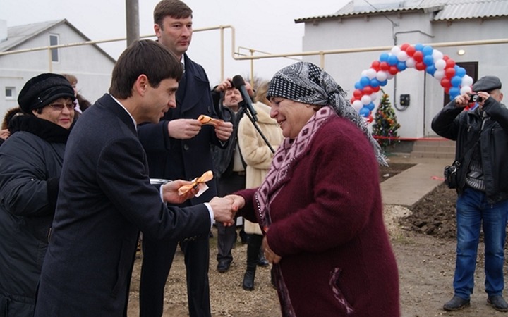 К Новому году крымским татарам вручили ключи от новых домов
