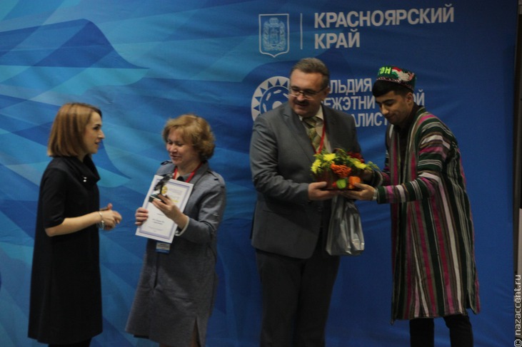 Награждение победителей конкурса "СМИротворец-Сибирь" - Национальный акцент
