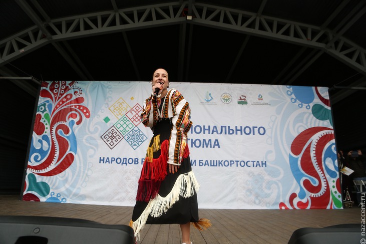 Финалисты проекта "Звук Евразии" на Дне национального костюма в Уфе - Национальный акцент