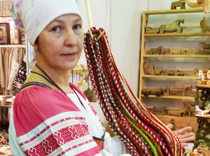 Жителей Вологодской области научат плести народные круглые пояса