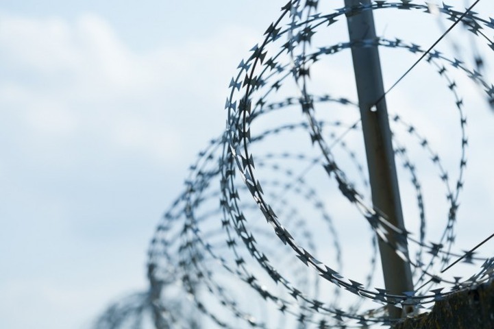 Правительство предложило следить за экстремистами после освобождения
