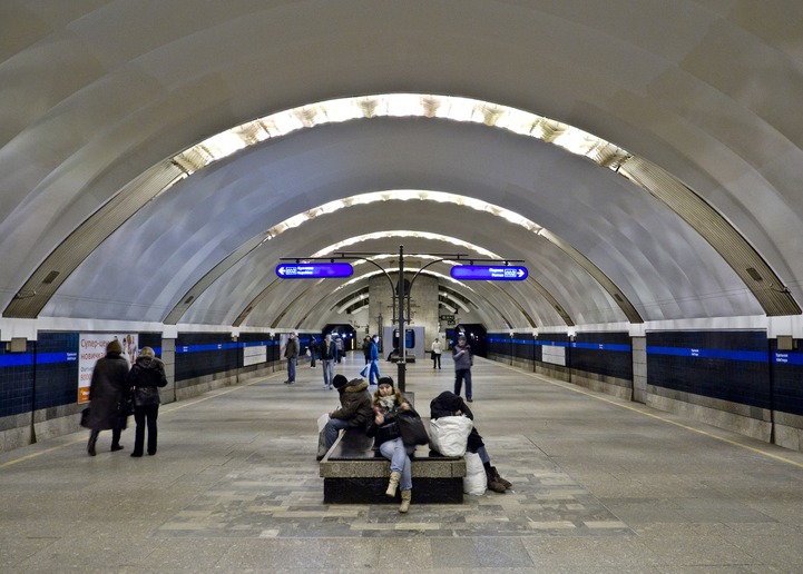 Полиция Петербурга установила, кто избивал приезжих в метро после "Русского марша"