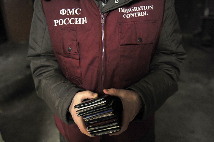 СПЧ предложил смягчить запреты на въезд мигрантам-нарушителям
