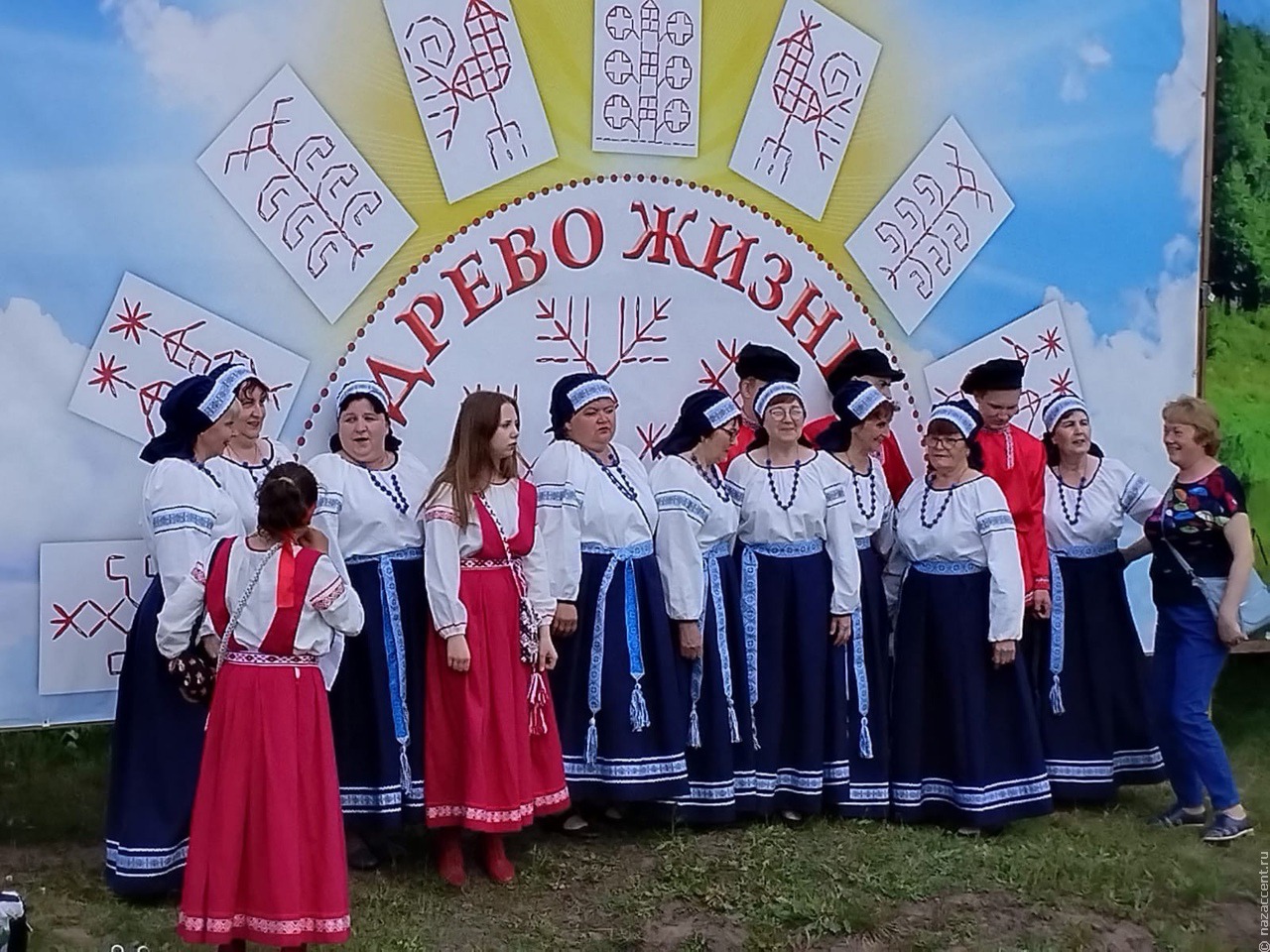 Вепсы из трех регионов встретились на празднике "Древо жизни" в Ленинградской области
