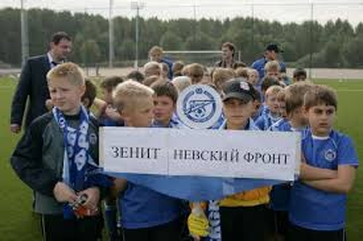 Молодежной политикой в Петербурге займутся лидер фанатов и глава бурятского общества