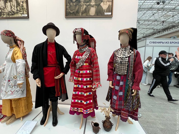 Выставка "Традиционный костюм народов Поволжья" в Москве - Национальный акцент