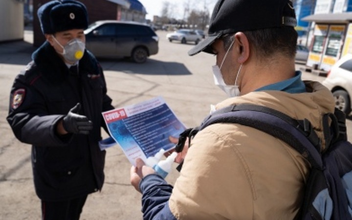 МВД перевели памятки по профилактики коронавируса для мигрантов