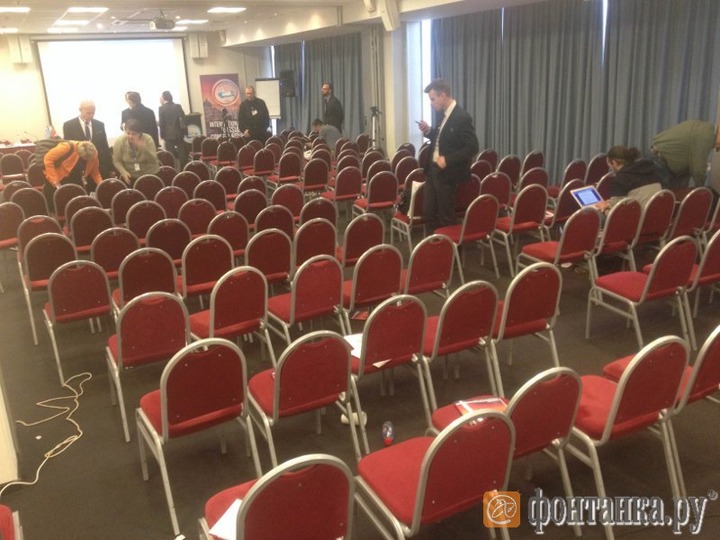 Форум националистов в Петербурге завершился звонком о бомбе