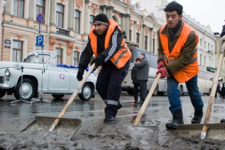 Введение экзамена для мигрантов создало острый дефицит рабочих во Владивостоке