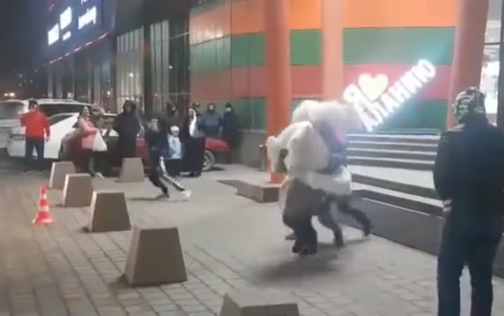Во Владикавказе невесту дважды уронили на асфальт во время похищения