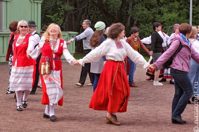 Костюм ингерманландских финнов показали на фестивале в Карелии