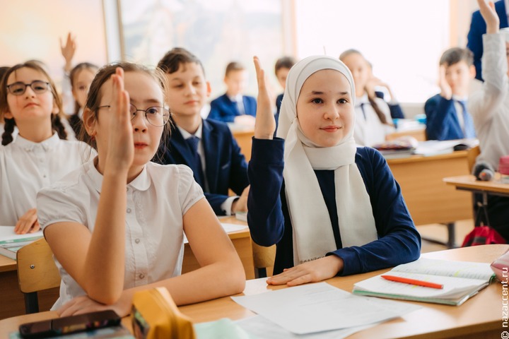 Мусульманкам не требуется носить хиджаб в школах, считает верховный муфтий России