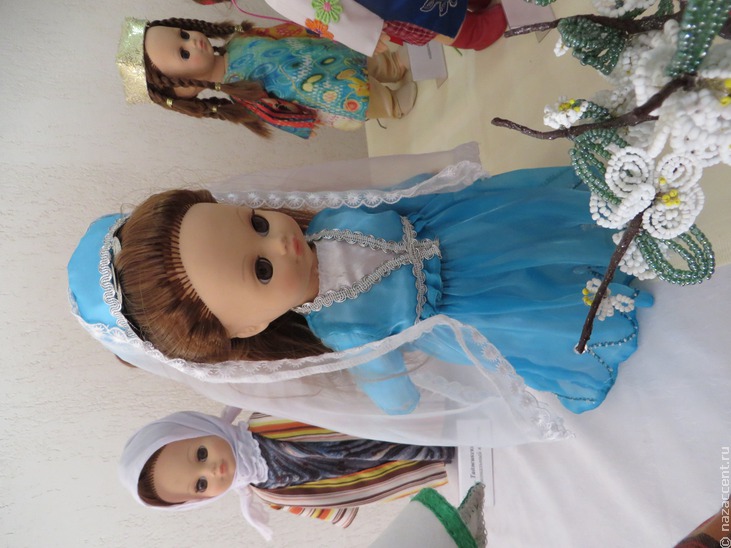 Куклы в национальных костюмах из коллекции Дома дружбы народов Татарстана - Национальный акцент