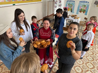 Здесь встречают хлебом-солью и варениками