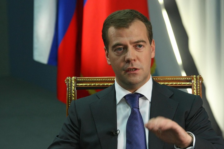 Медведев призвал помнить о трагедии Холокоста