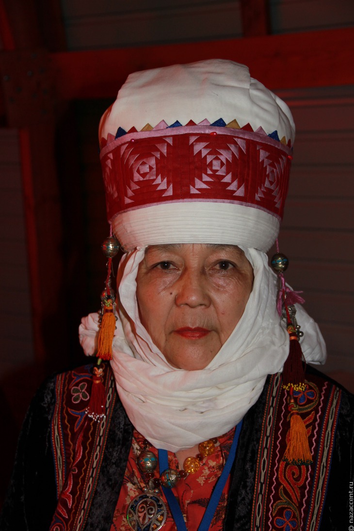 Казахская этномода на форуме "Байкал 2020" - Национальный акцент