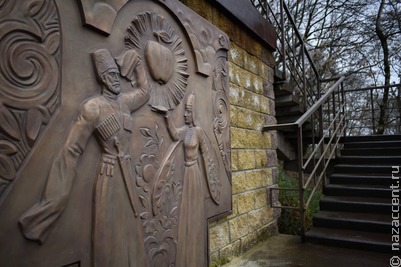 В Майкопе установили барельефы, символизирующие дружбу народов