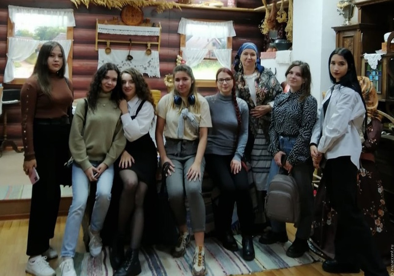    Экскурсия слушателей Школы межэтнической журналистики в Астраханский "Дом Ремесел"