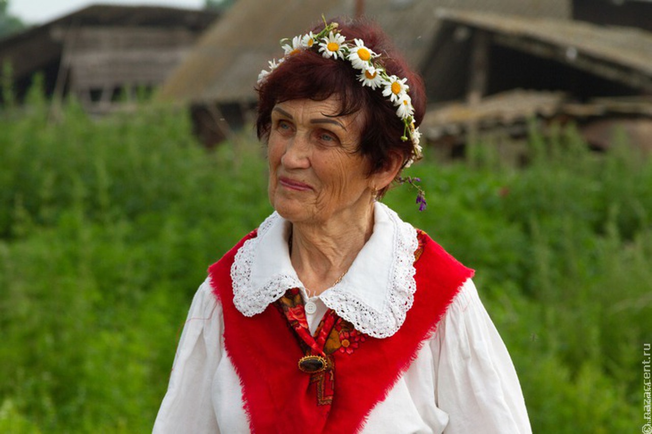 Эстонцы Крыма посетили старинные дома и возложили цветы к мемориалам на Дне эстонской культуры