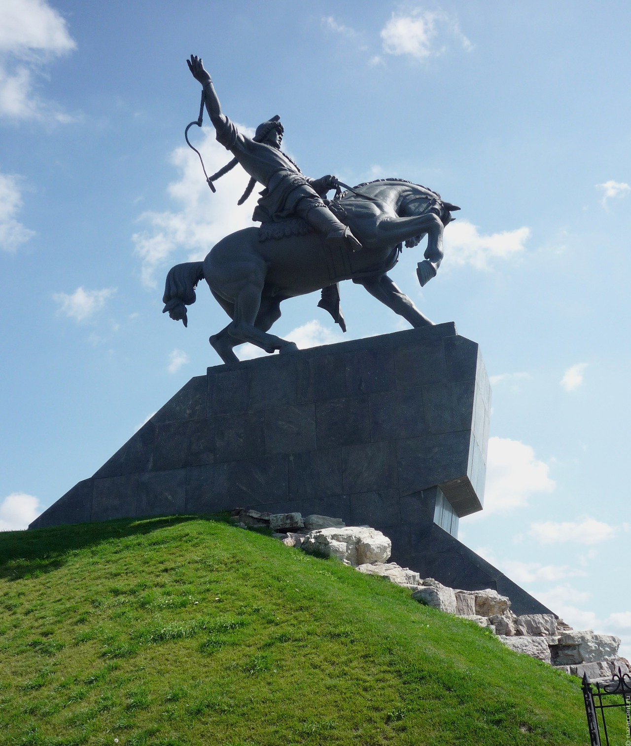 В Уфе прошла акция за сохранение памятника Салавату Юлаеву
