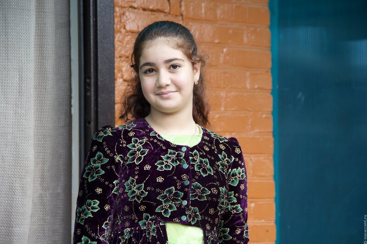 Две жизни курдского костюма: за стеклом и в движении