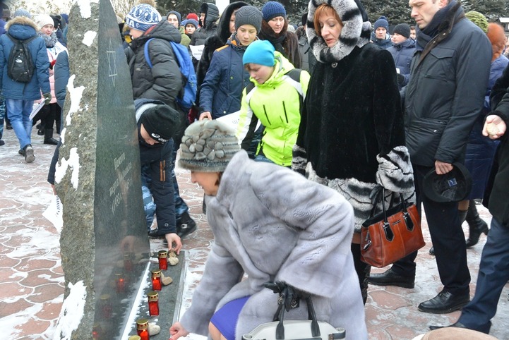 В Биробиджане почтили память жертв Холокоста возложением камней