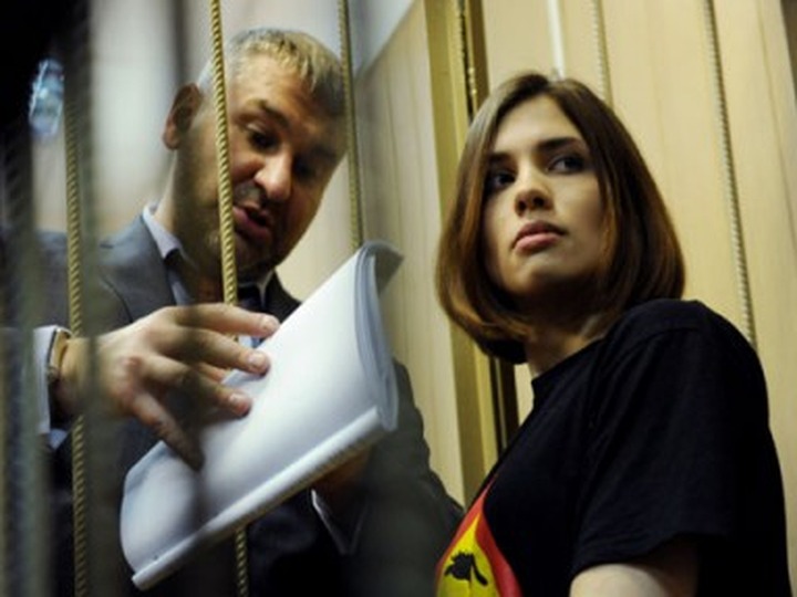 В колонии активистку Pussy Riot Надежду Толоконникову опекает националистка Евгения Хасис