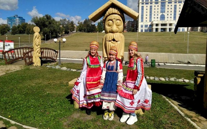 В "Мордовском подворье" в Саранске встречают осень национальными состязаниями и загадками