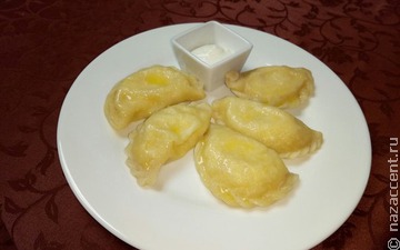 Отварные пирожки с картофелем и грибами (понго подкогыльо)