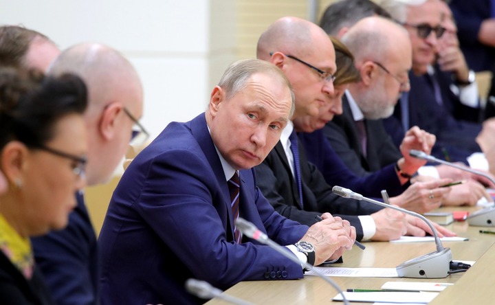 Путин: для многоконфессиональной и многонациональной России парламентская республика стала бы серьезным испытанием