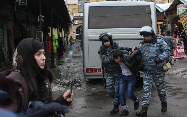 Задержанных в Петербурге в рамках борьбы с экстремизмом мигрантов депортировали