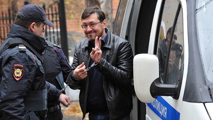 Суд оставил националиста Поткина под арестом до июня