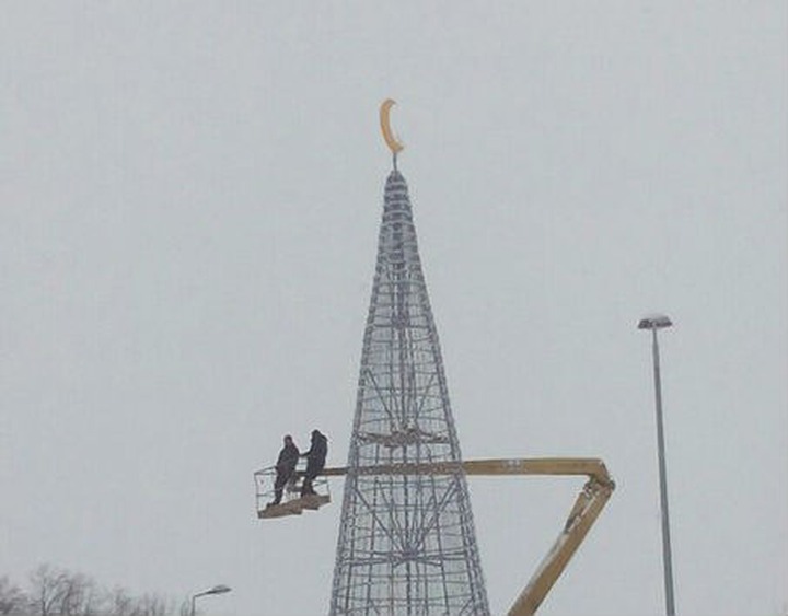 В Татарстане установили елку с полумесяцем