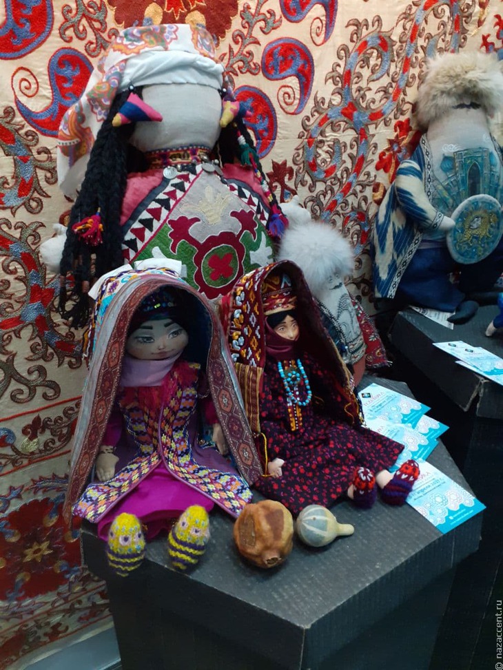Национальные мотивы на выставке "Искусство куклы" в Москве - Национальный акцент