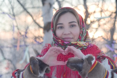 Ямальская молодежь посетила этностойбище с этнографической экспедицией