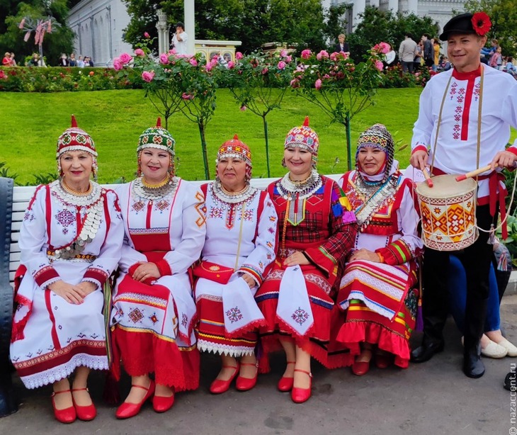 Шествие в костюмах, хоровод и керешу: в Москве отметили Всечувашский "Акатуй" - Национальный акцент