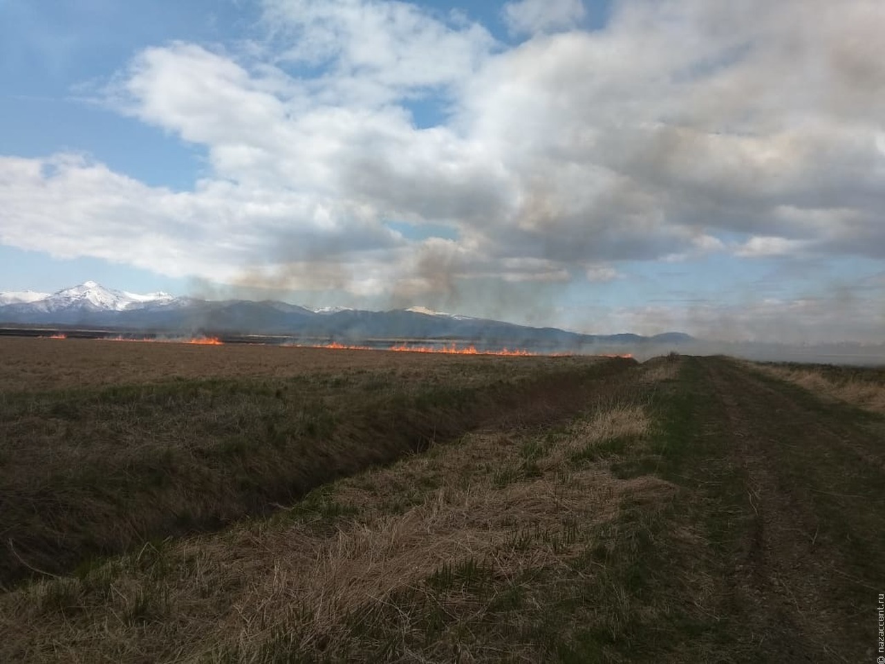В Пенжинском районе Камчатки ввели ЧС из-за пожара близ национального села Оклан
